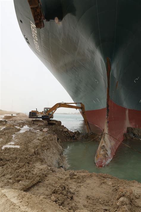 mini excavator suez canal|Excavator brought in to help free ship stuck on Suez Canal .